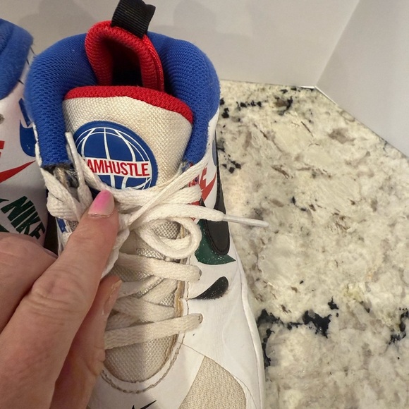 Nike Team Hustle D 9 'Black White Blue' - Picture 4 of 7